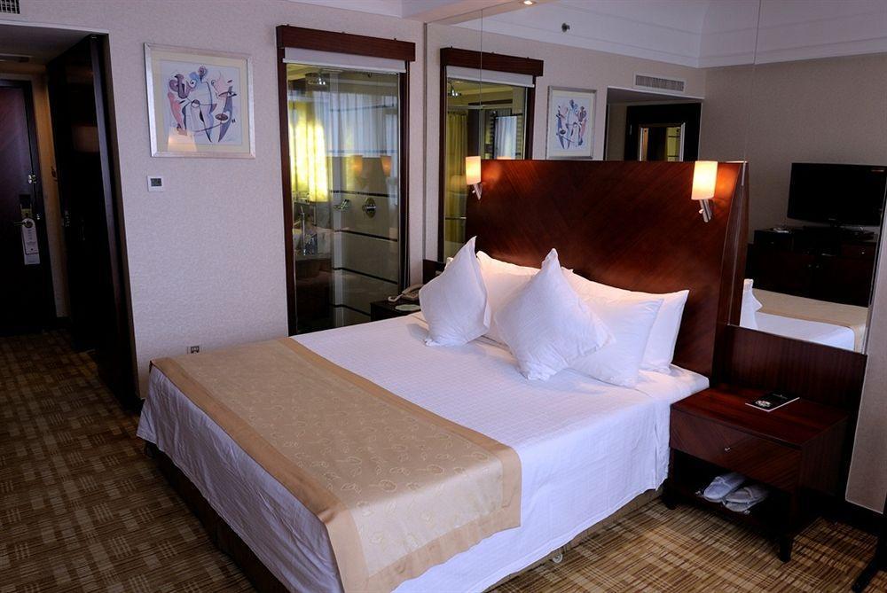 Merry Hotel Shanghai Room photo