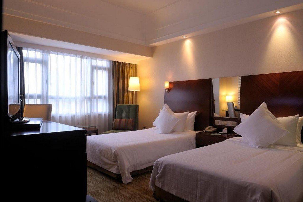 Merry Hotel Shanghai Room photo