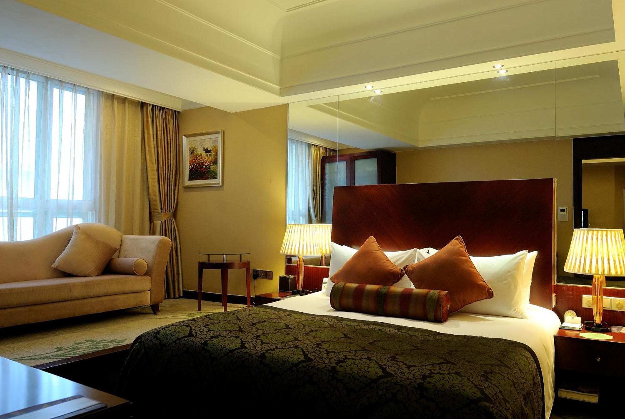 Merry Hotel Shanghai Room photo